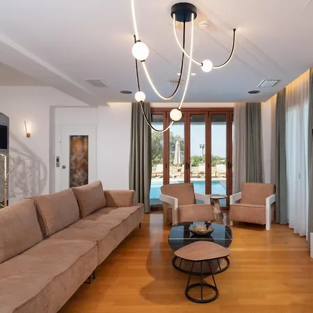 Newly Renovated 4 Seasons With Bbq, Private Pool, Ping Pond And Football Table Viranepiskopí