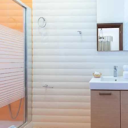 Newly Renovated 4 Seasons With Bbq, Private Pool, Ping Pond And Football Table Villa Viranepiskopí