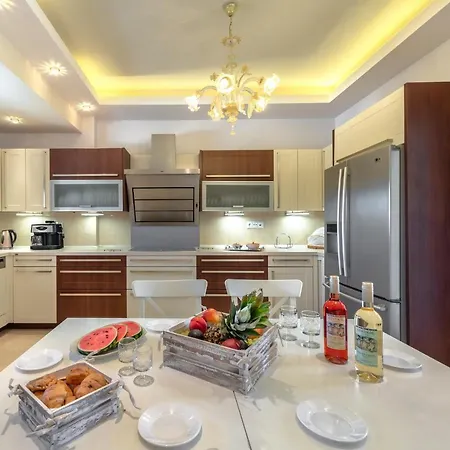 Newly Renovated 4 Seasons With Bbq, Private Pool, Ping Pond And Football Table * Viranepiskopí