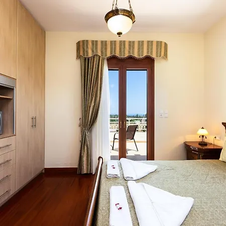 Newly Renovated 4 Seasons With Bbq, Private Pool, Ping Pond And Football Table * Viranepiskopí