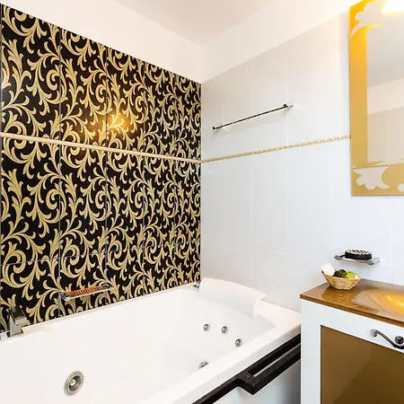 Newly Renovated 4 Seasons With Bbq, Private Pool, Ping Pond And Football Table